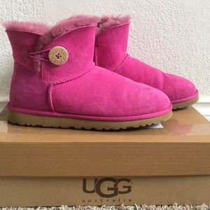 Bailey button UGG boots size 9